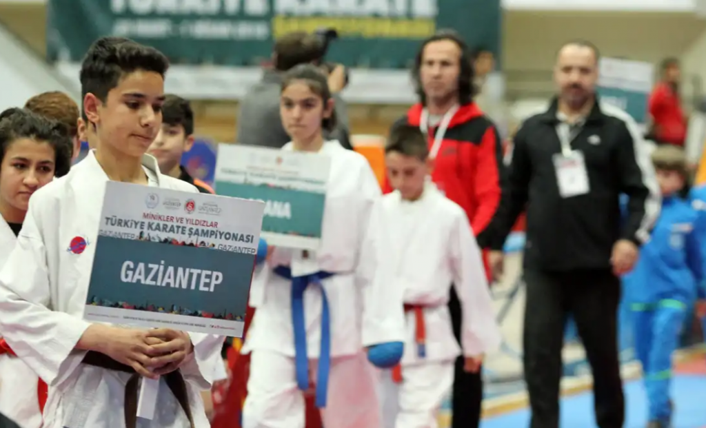 Gaziantep’te Minikler ve Yıldızlar Geçidi…