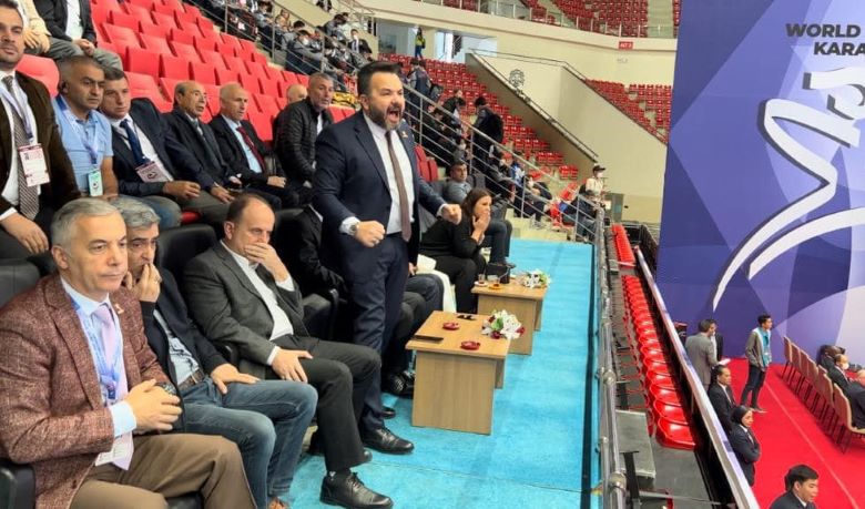Başkan Mİllilerimizi izlerken çoğu zaman yerinde duramadı.