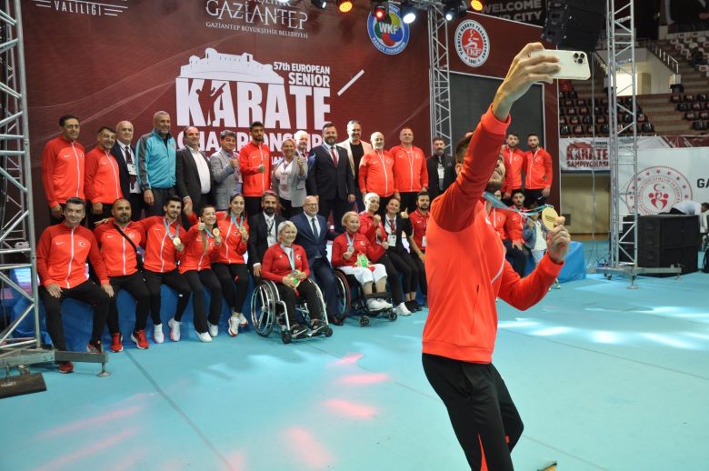 Sevincin selfiye yansıdığı an