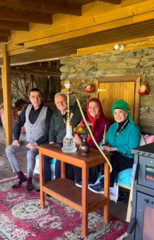 Bir anda aynı klipte buluşmak gerçekten gurur verici.