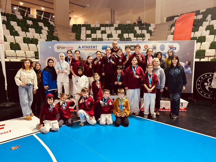 TÜRKİYE YILDIZLAR KARATE LİĞİ MEHMET KARAASLAN ETABI’NDA ZİRVE 1461 FİGHT CLUB’IN