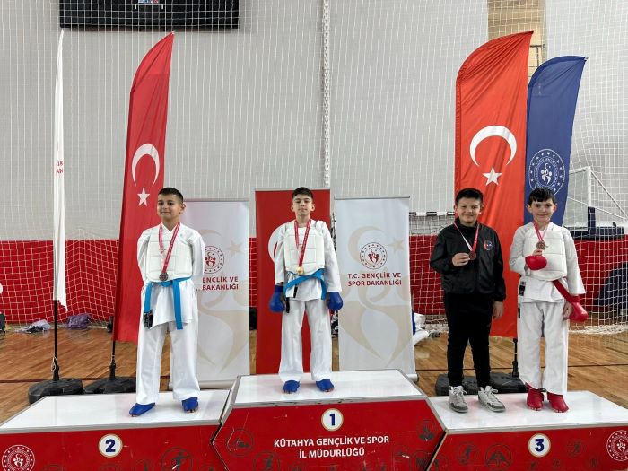 23 Nisan’ın ruhuna yakışır şekilde centilmenliğin ön planda olduğu organizasyonda, genç sporcular sergiledikleri performanslarla geleceğe dair umut verdi.