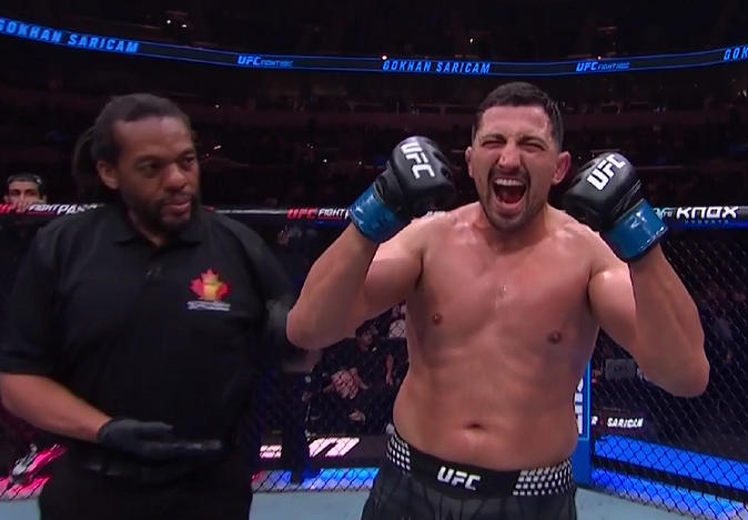 Gökhan Sarıçam, ağır sıklet ilk maçında Kanadalı rakibi Tanner Boser’ı 2. raundun sonuna doğru nakavt ederek UFC'ye süper bir başlangıç yaptı.