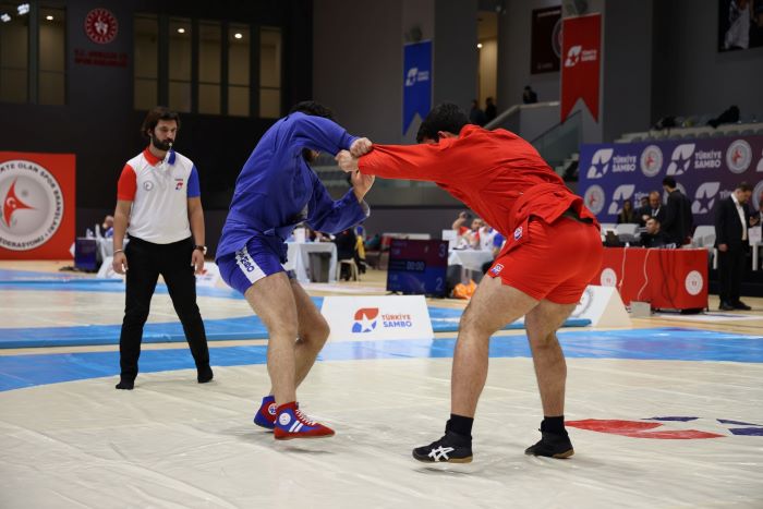 Türkiye Sambo Şampiyonası, sport ve combat kategorilerinde toplamda 417 sporcu katıldı.