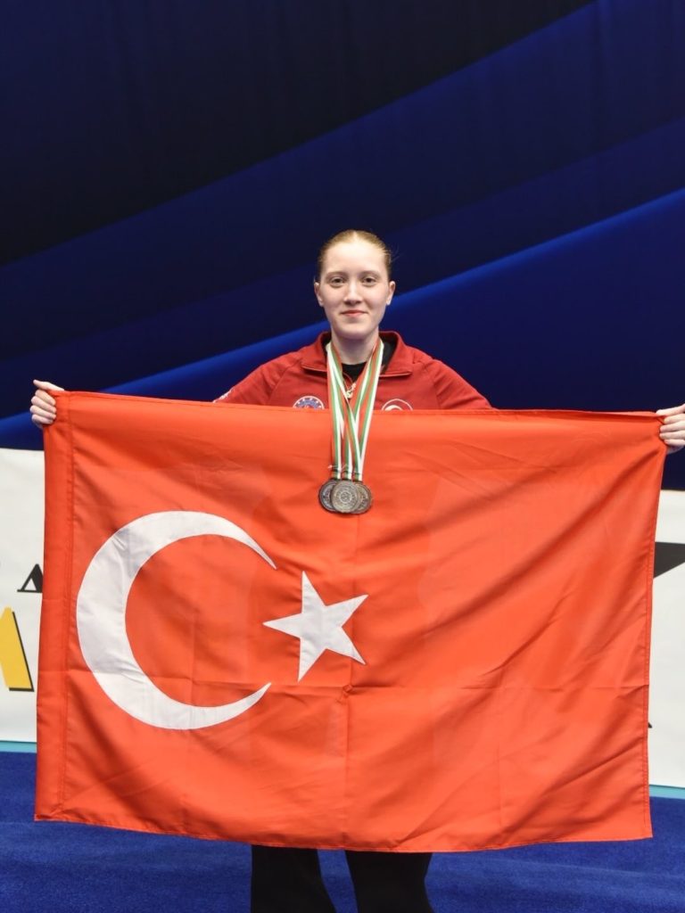 Ecrin Çokhamur