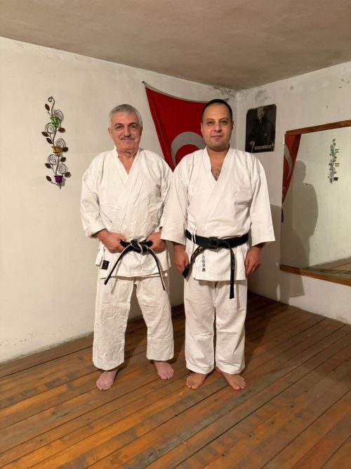 Sensei Haluk ÖNER ve Haber Koordinatörümüz Muhammet K. GÜLŞEN geleneksel zeminde antrenman yaptı.