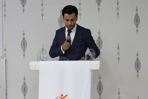 Taşdemir, “Çocuklarınız son derece değerli bir antrenörün yanında yetişiyor. Burak hocamız sadece başarıyı değil, ahlakı, karakteri ve spor kültürünü de öğretiyor."