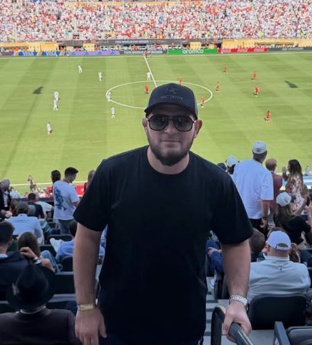 UFC efsanesi Khabib Nurmagomedov
